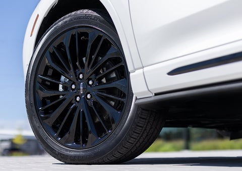 The stylish blacked-out 20-inch wheels from the available Jet Appearance Package are shown. | Sentry Lincoln in Medford MA